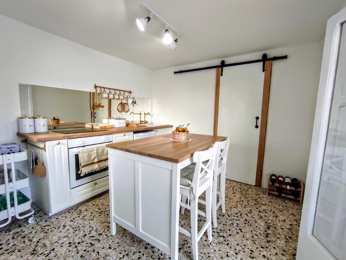 Cinque Terrazze: Freshly Renovated 2-Bedroom House チェーリエ・メッサーピカ エクステリア 写真